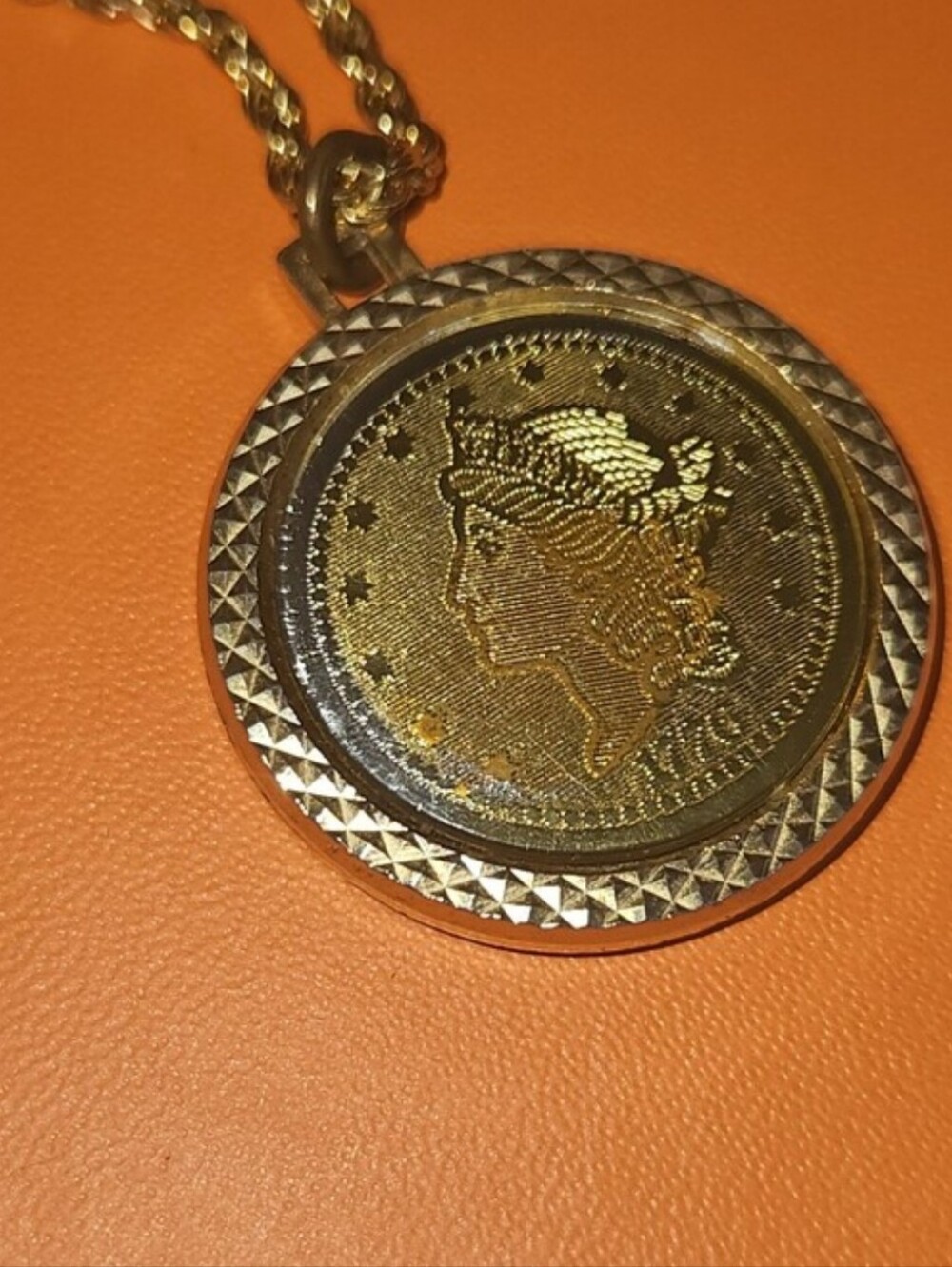 Vintage 1976 Bicentennial replica coin pendant Necklace This necklace is a